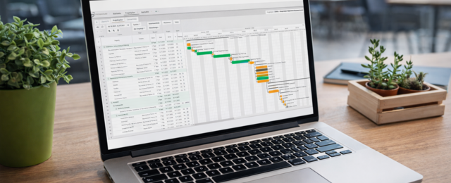 Bauzeitenplan Software mit Gantt Diagramm für Projektplanung auf dem Laptop – digitale Bauablaufplanung für Bauleiter und Architekten mit bauzeitenplan.de